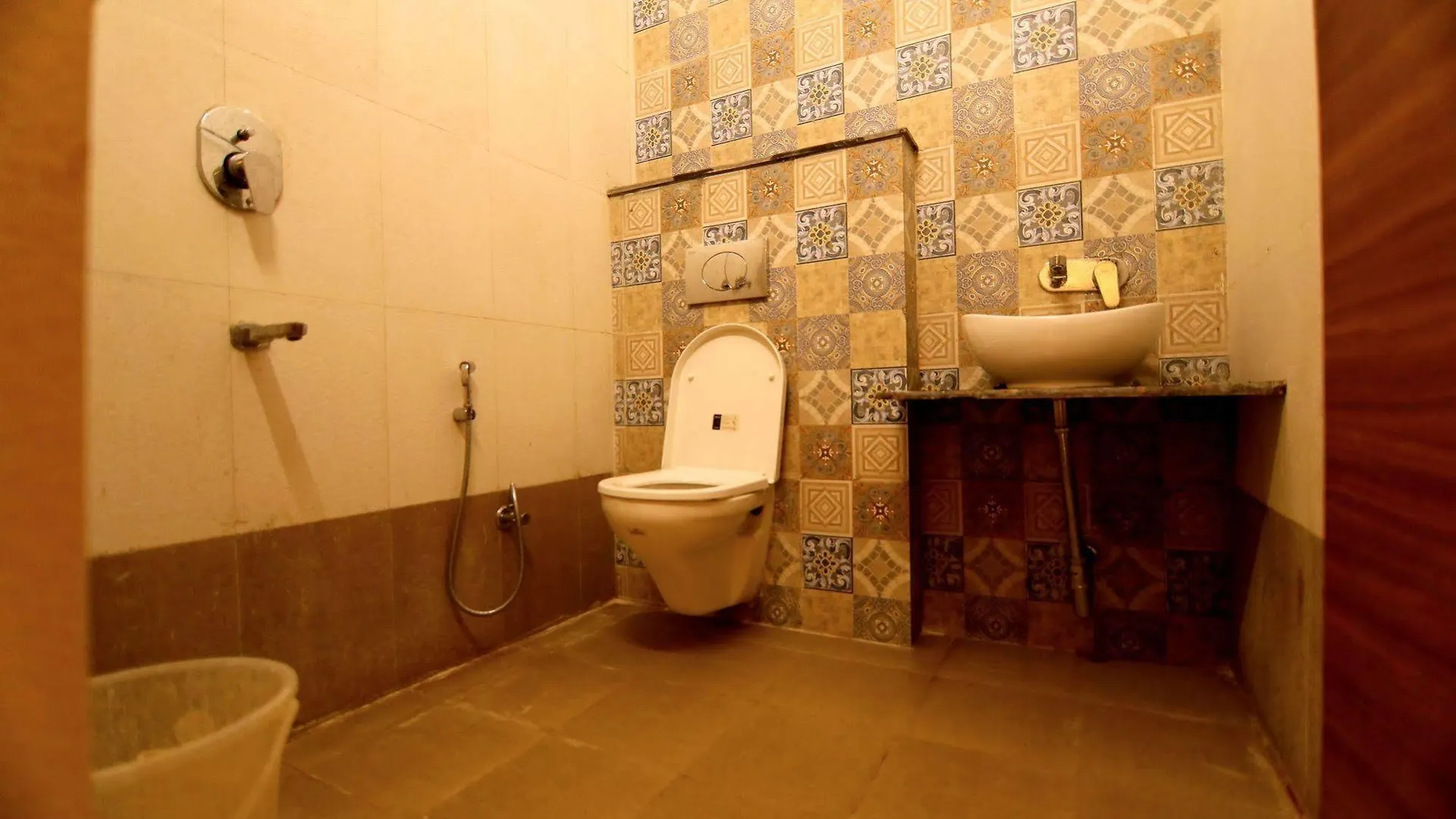 *** Hotel Fabhotel Prime Sarin Inn Heritage Varanasi India