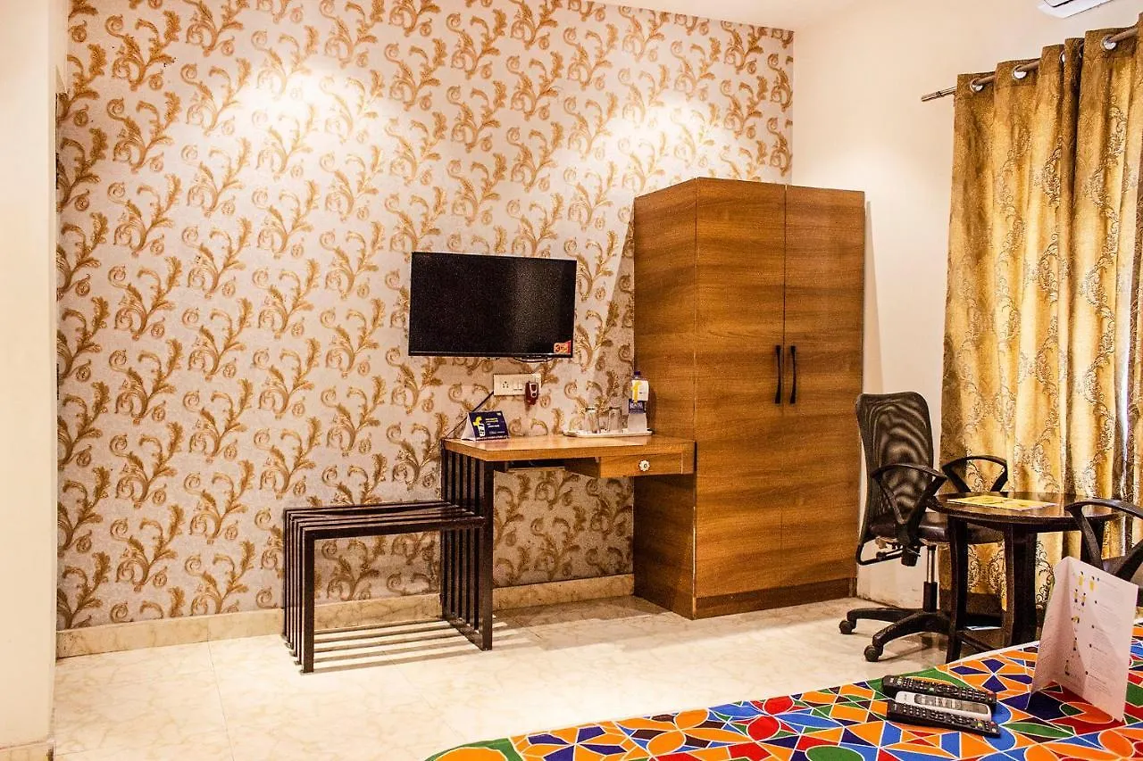 *** Hotel Fabhotel Prime Sarin Inn Heritage Varanasi India